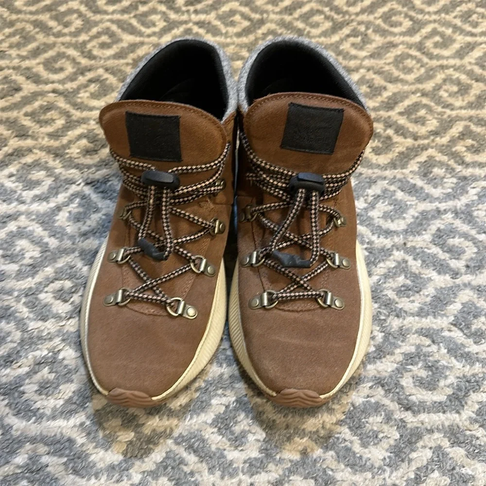 Sorel boots - Picture 2 of 5